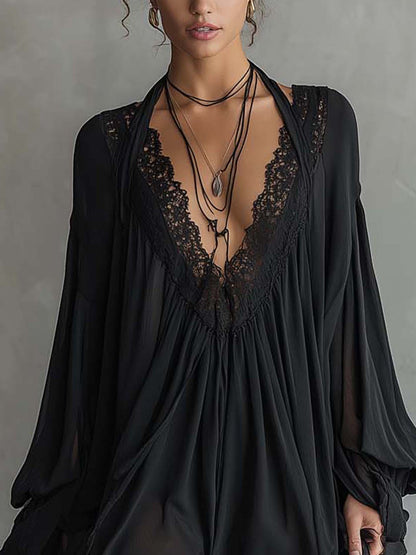 Vestido Mini de Gasa Negra con Escote Halter y Encaje