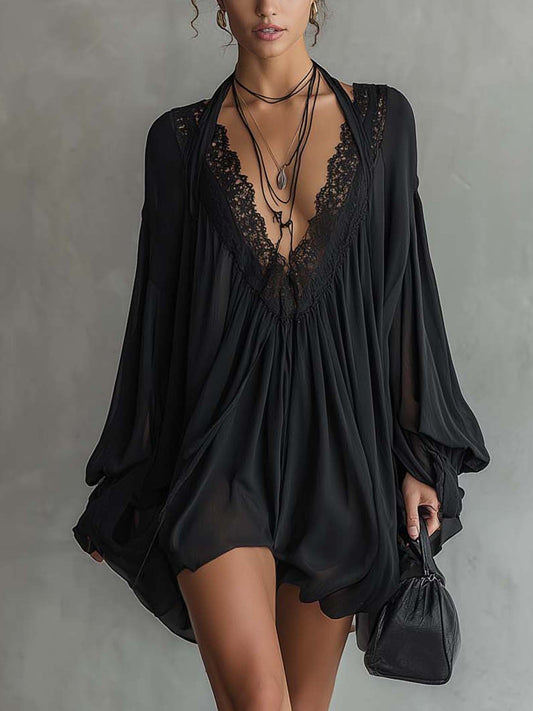 Vestido Mini de Gasa Negra con Escote Halter y Encaje